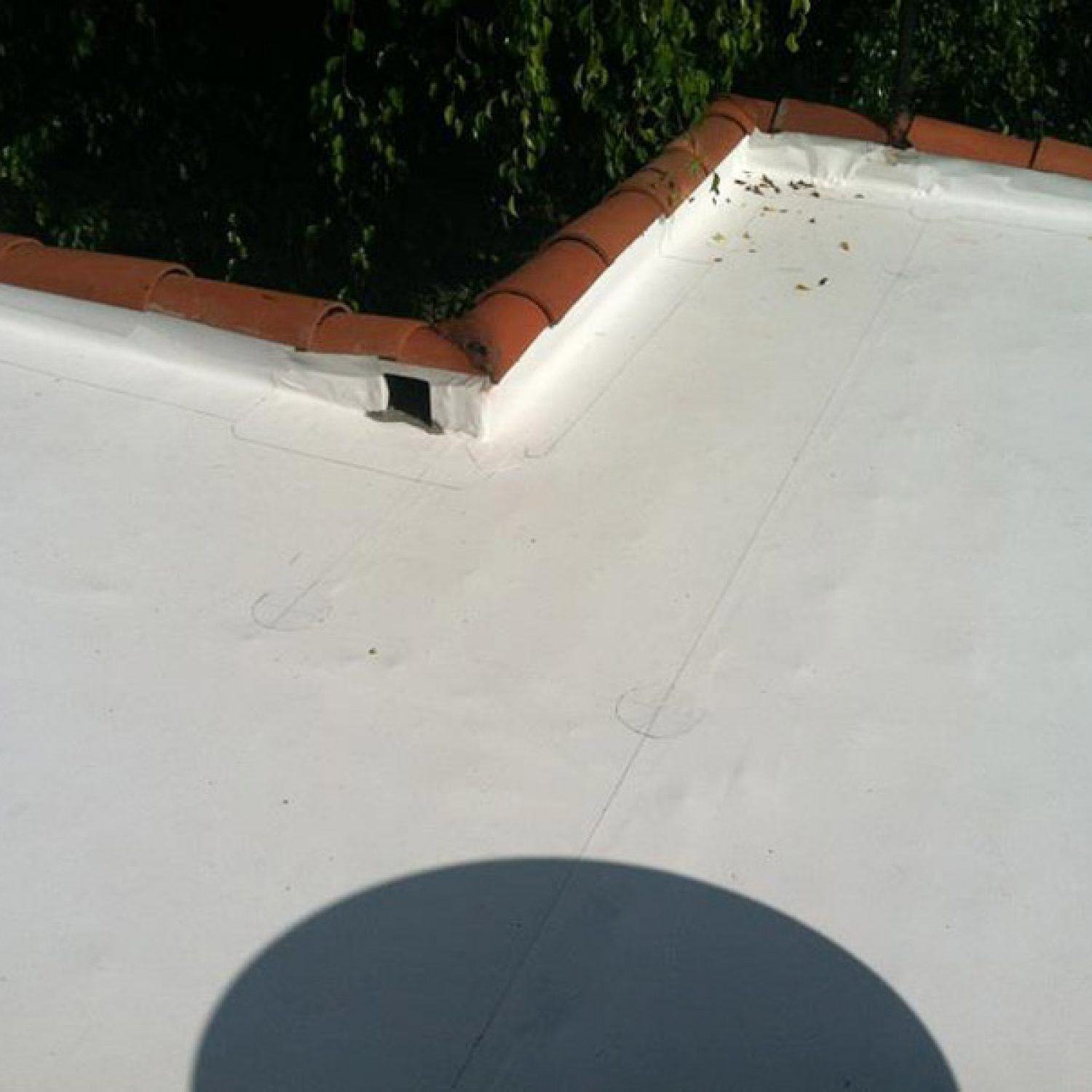 Flat roof with an IB Roof Systems Single-Ply Membrane, La Verne